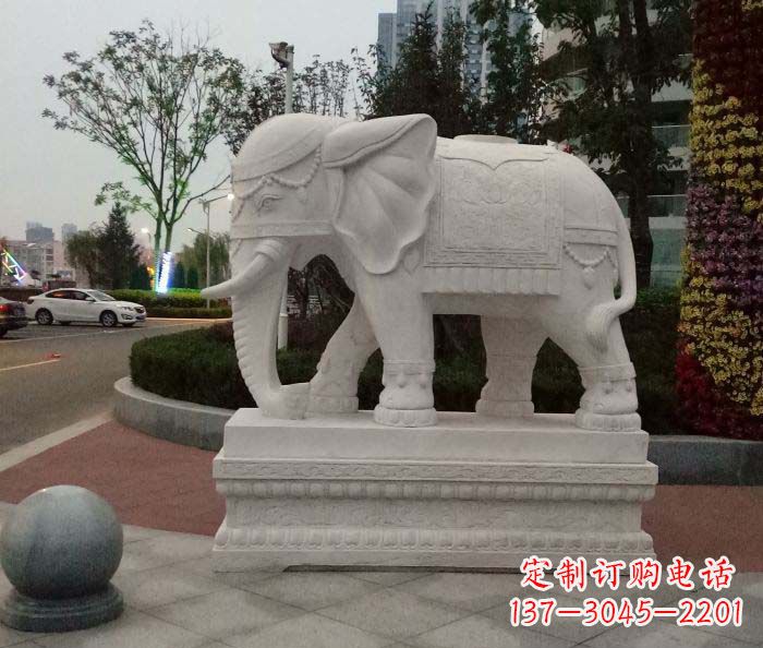 广西高贵优雅的汉白玉大象雕塑