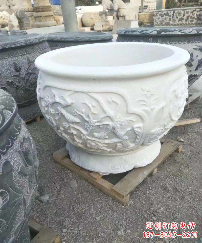 广西汉白玉材质可爱水缸雕塑