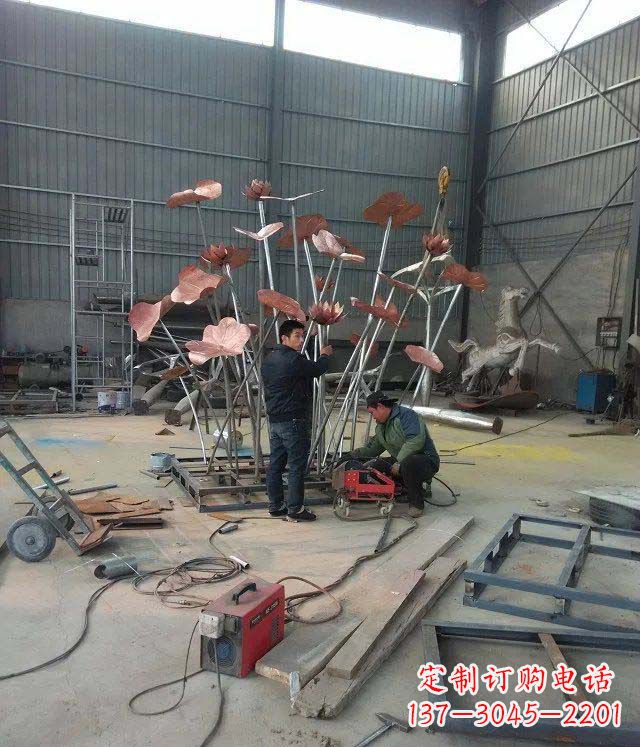 广西荷花荷叶铜雕,营造梦幻氛围