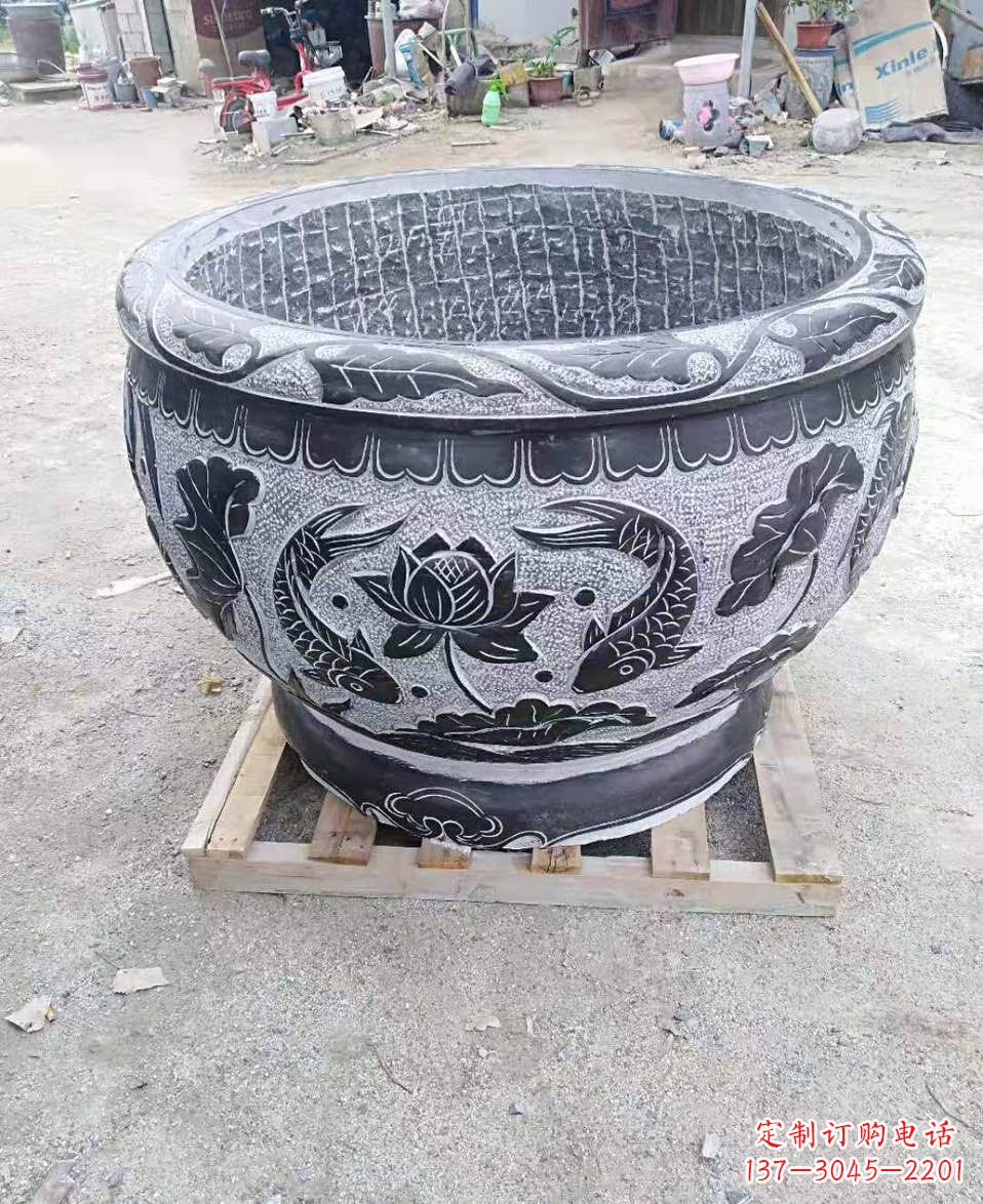 广西精美鲤鱼雕塑,一颗荷花必不可少