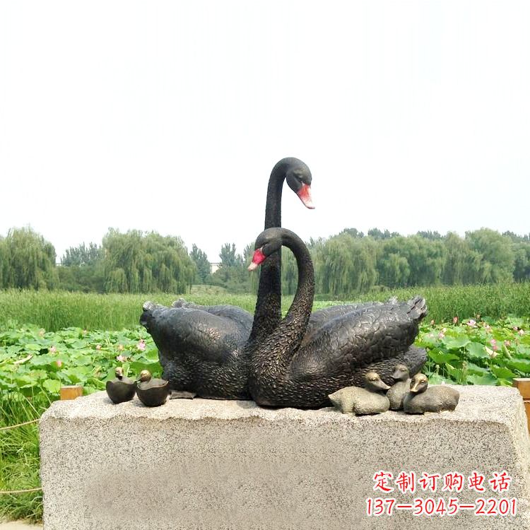 广西雕刻精致的天鹅铜雕摆件