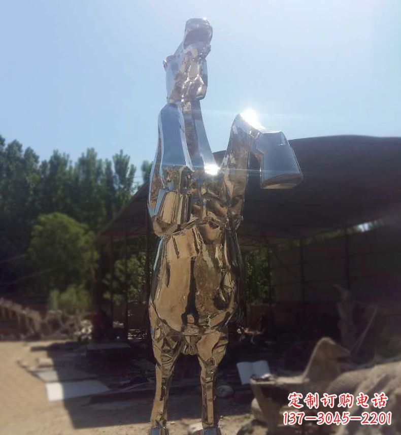 广西典雅马雕,不锈钢镜面奔马雕塑,个性精彩