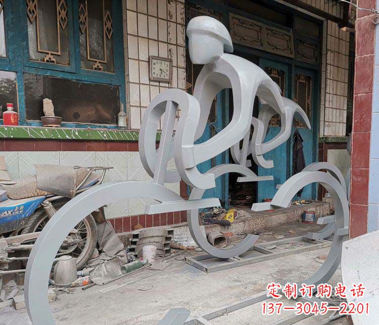 广西户外不锈钢骑自行车人物雕塑