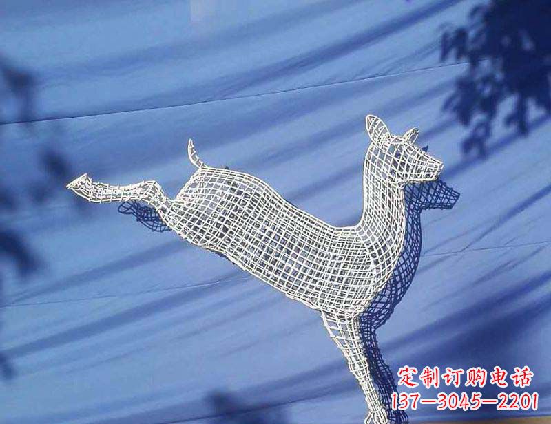 广西搭载优雅气质的不锈钢小鹿雕塑