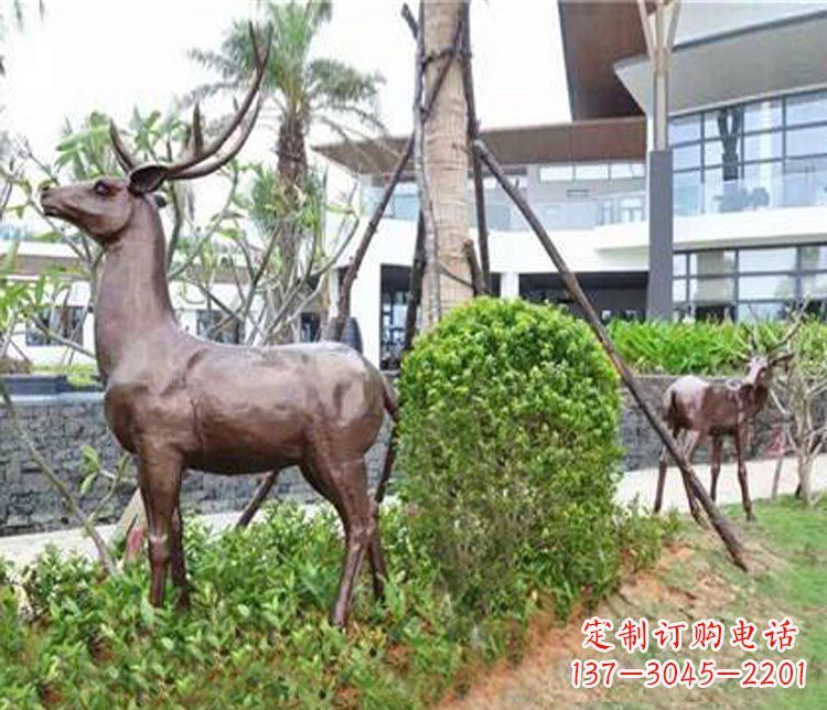 广西艺术大师铸造的精美梅花鹿雕塑