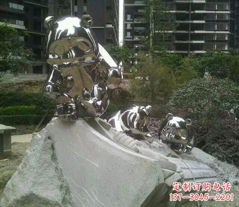广西家喻户晓的可爱熊猫雕塑