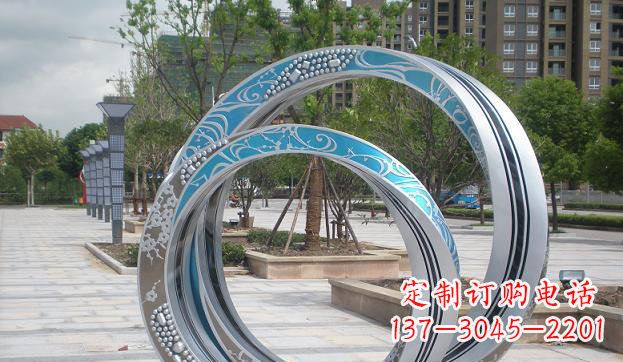 广西铸造精良的不锈钢圆环雕塑