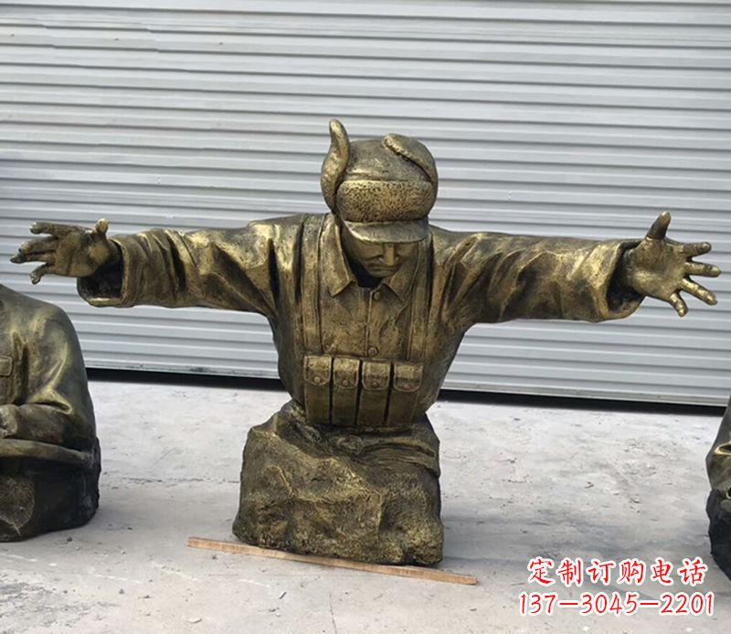 广西黄继光铜雕是由中领雕塑定制的精致作品。中…