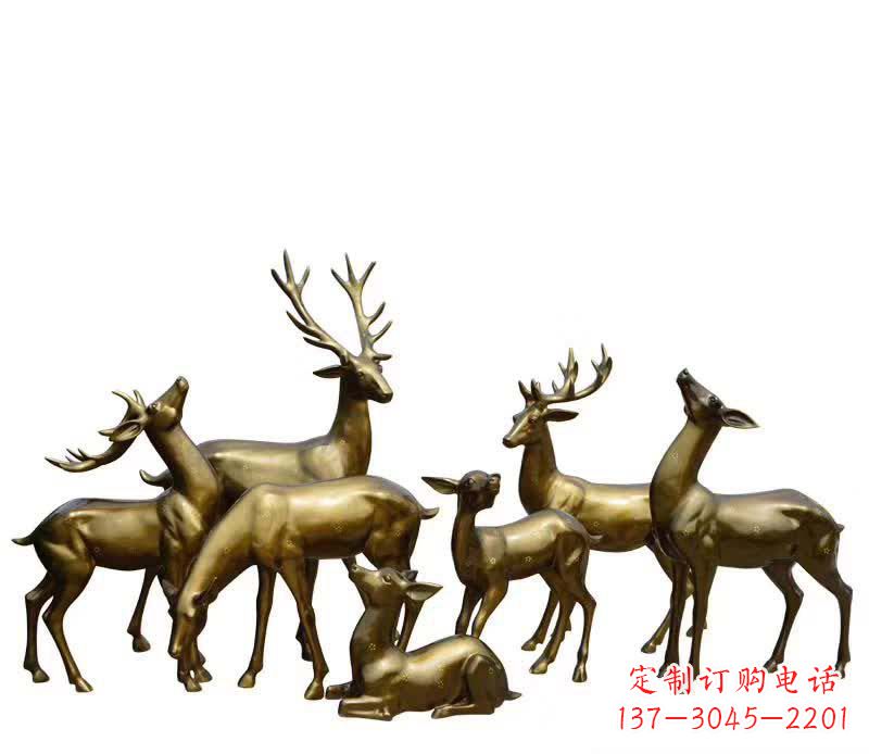 广西精致精美,欣赏黄铜色鹿群雕塑