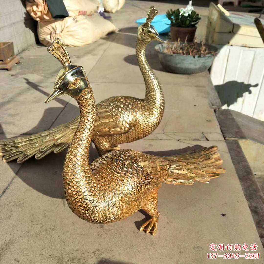 广西黄铜铸造孔雀雕塑