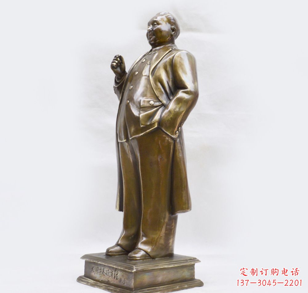 广西黄铜铸造的邓小平伟人铜像