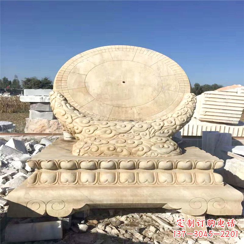 广西优雅而古典的黄锈石日晷雕塑