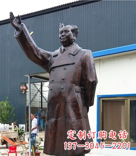 广西铸造精美的挥手毛主席铜雕像
