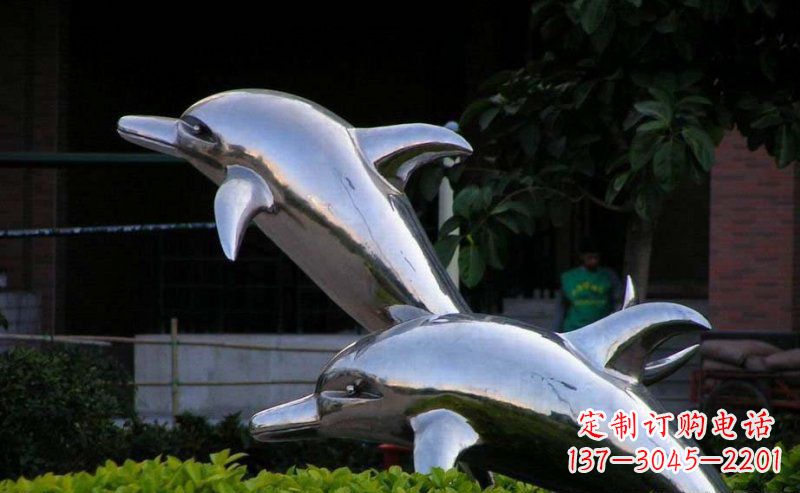 广西彰显自由灵动的不锈钢跳跃海豚雕塑