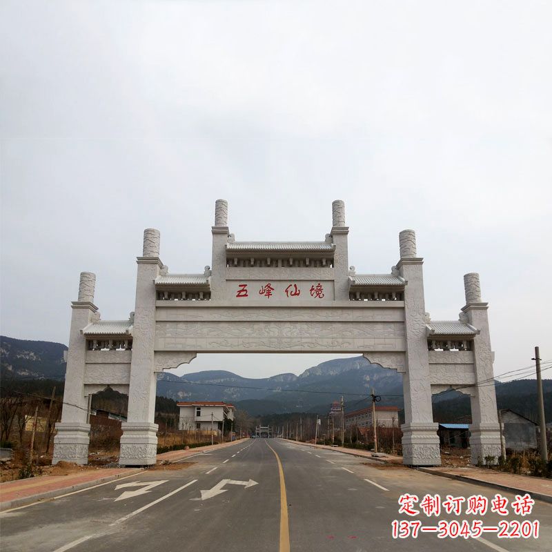 广西景区路口三间四柱无楼牌坊