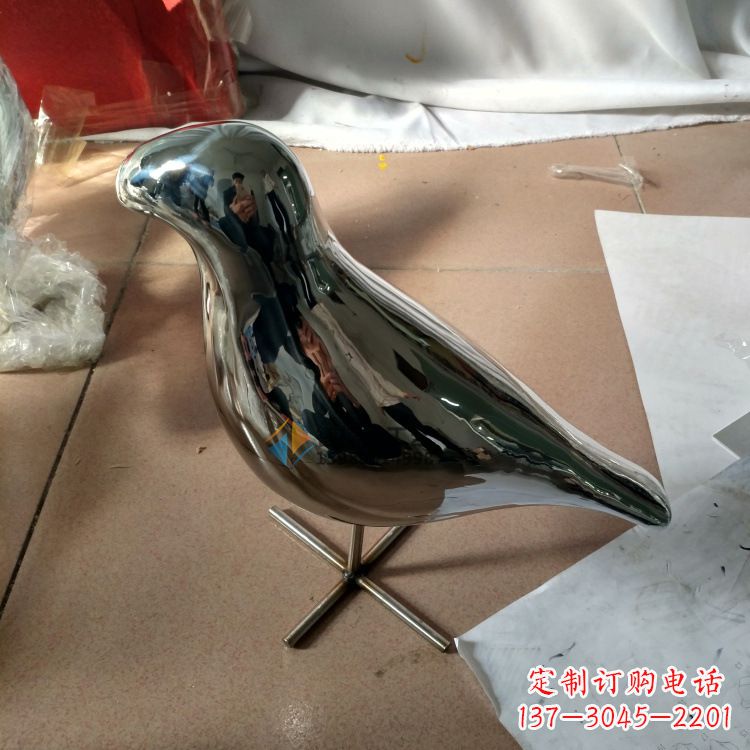 广西精致现代镜面不锈钢鸽子雕塑