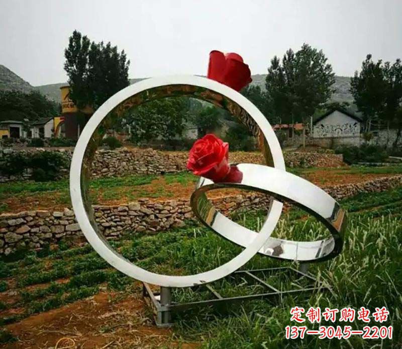 广西中领雕塑:高贵精致的镜面不锈钢戒指雕塑