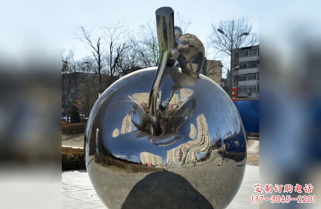 广西镜面不锈钢苹果雕塑:极致之美
