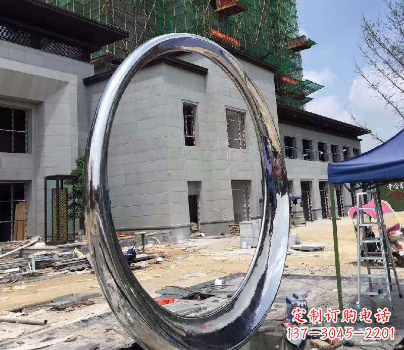 广西精致典雅的镜面不锈钢圆环雕塑
