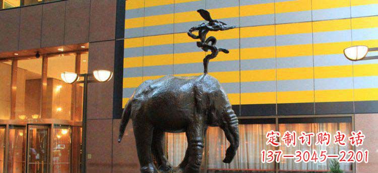 广西酒店门口抽象大象铜雕