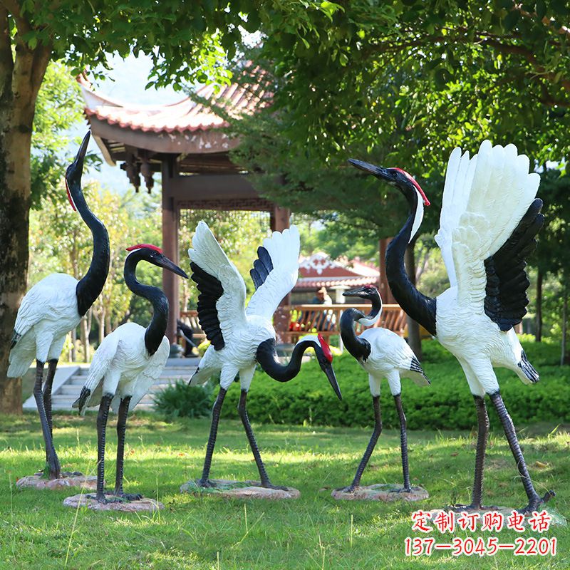 广西精美彩绘丹顶鹤雕塑