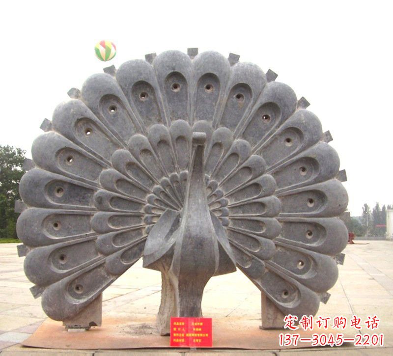 广西精美绝伦的碧玉孔雀雕塑
