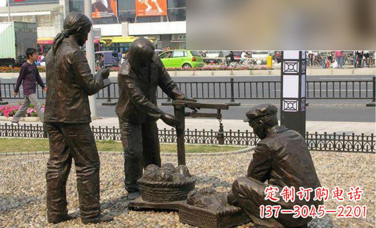 广西灵动白菜雕塑生动展现可爱表情