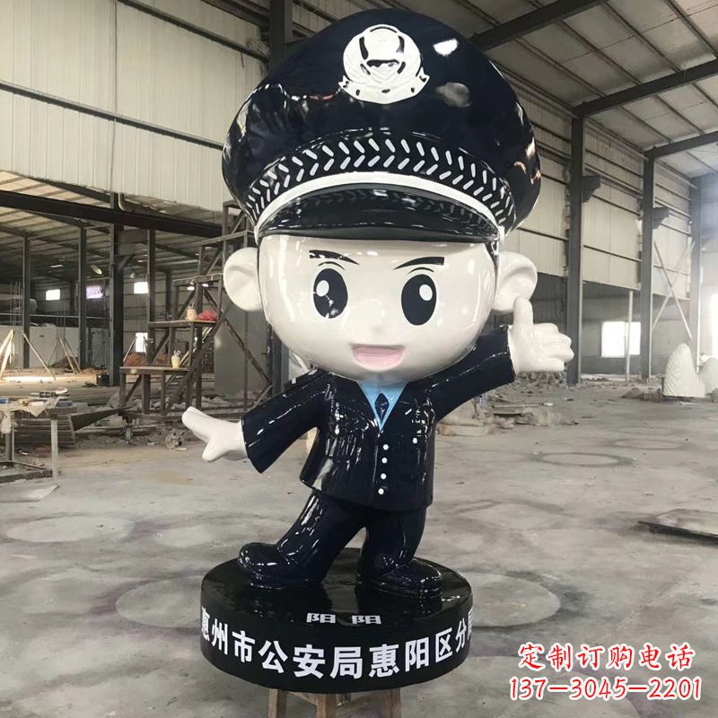 广西可爱警察雕塑,萌趣满满!