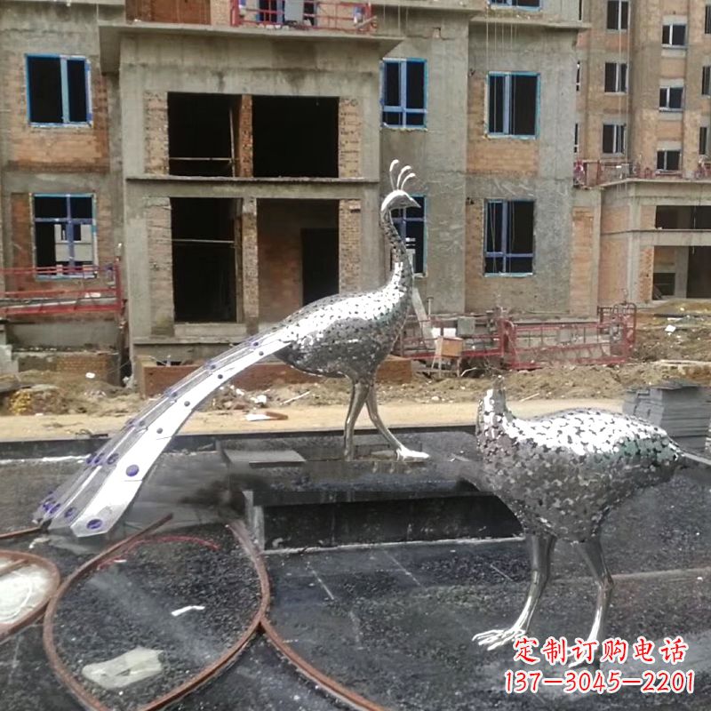 广西精美的孔雀不锈钢雕塑