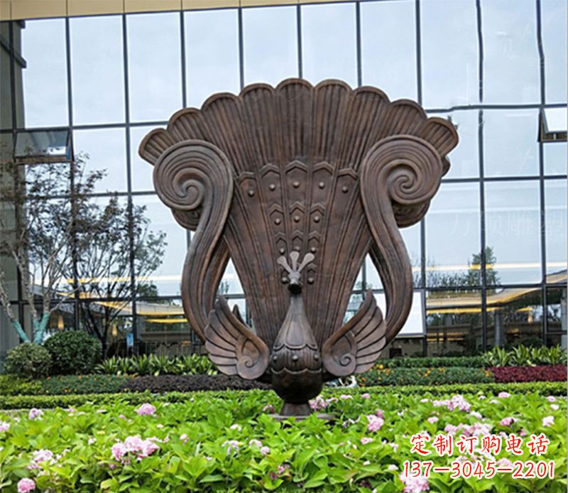 广西装点家园的精美孔雀雕塑