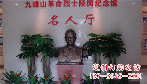 广西九峰山烈士铜雕:领雕塑精心雕琢