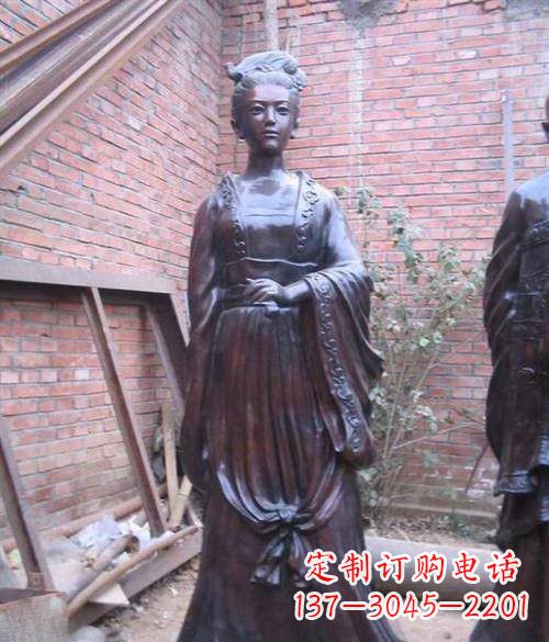 广西汹涌波澜中的李清照雕塑
