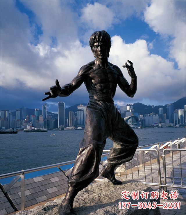 广西标题:李小龙铜雕,让传奇永存