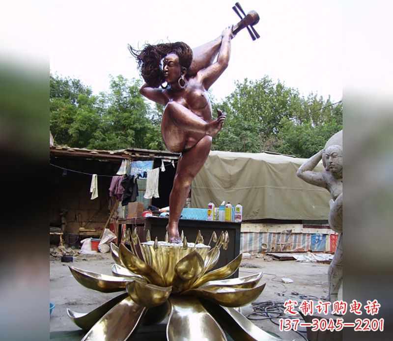 广西如神般的精美莲花铜雕塑