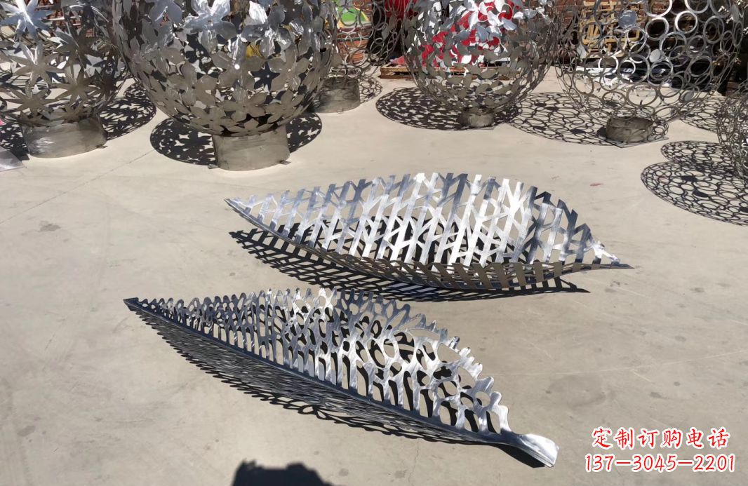 广西中领雕塑-树叶镂空景观雕塑