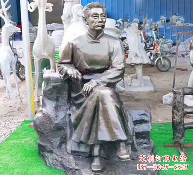 广西鲁迅铜雕塑,铸就永恒传奇