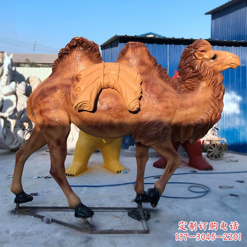 广西雕刻精美的骆驼玻璃钢仿真雕塑