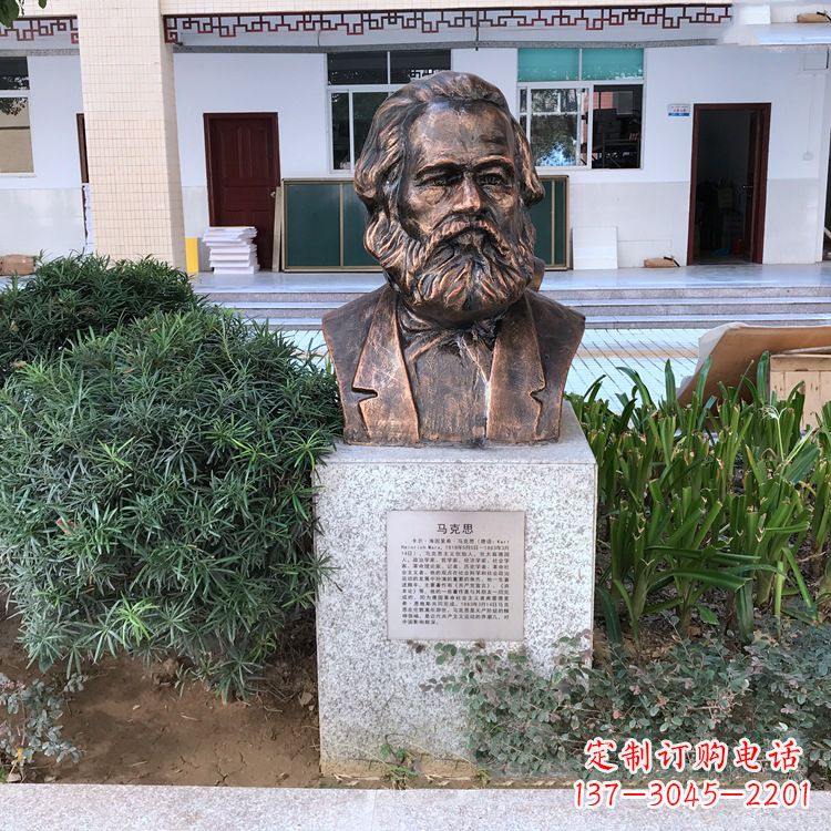 广西马克思铸铜头像雕塑,记录校园历史精彩