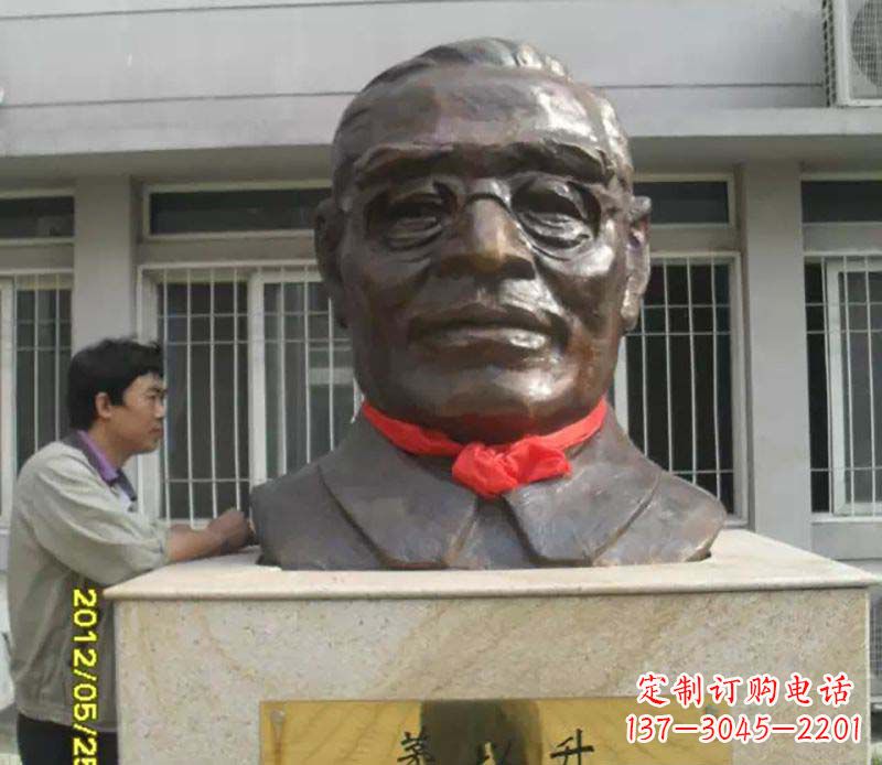 广西领雕塑:打造精致头像铜雕
