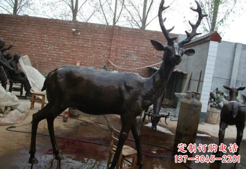 广西唯美的梅花鹿铜雕,让你的家中添彩更有情调