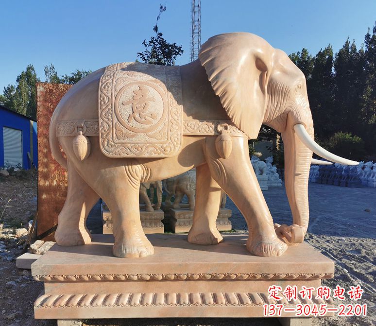 广西南中领雕塑的大象雕塑