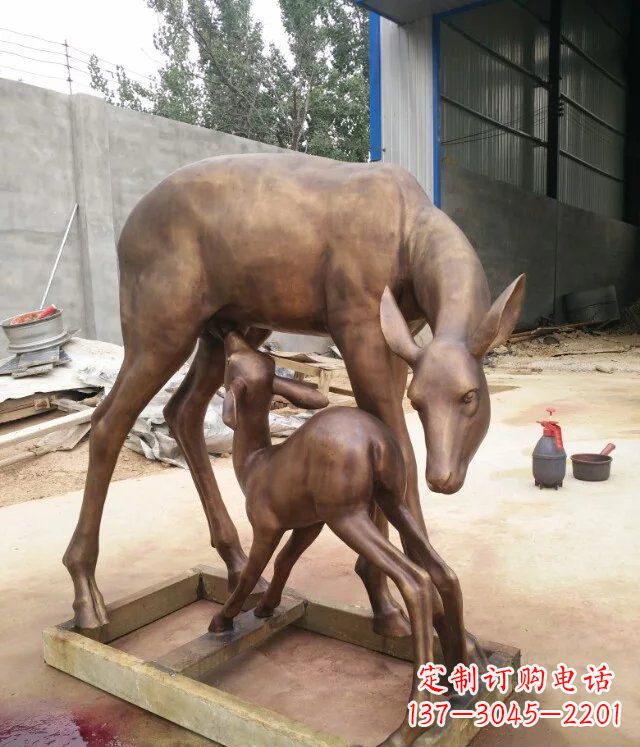 广西母子鹿公园动物铜雕——精美绝伦