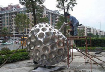 广西精心打造的街边苹果雕塑