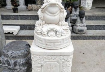 广西金蟾立柱石动物雕塑
