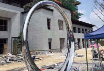 广西精致典雅的镜面不锈钢圆环雕塑
