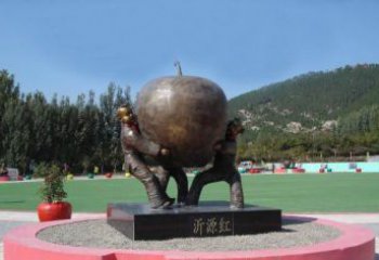 广西苹果融入两岁小孩的生活——公园铜雕