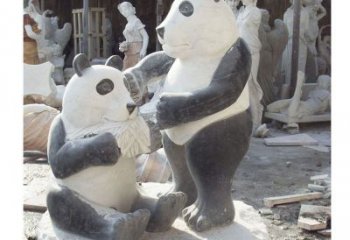 广西母子熊猫石雕，传达真挚的亲情