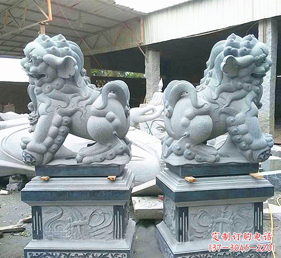 广西南方狮子献钱狮石雕