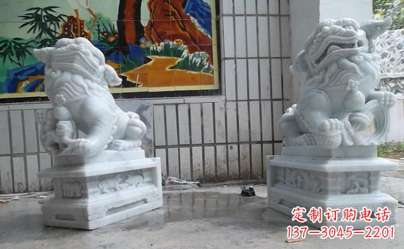 广西外观优雅的狮子石雕