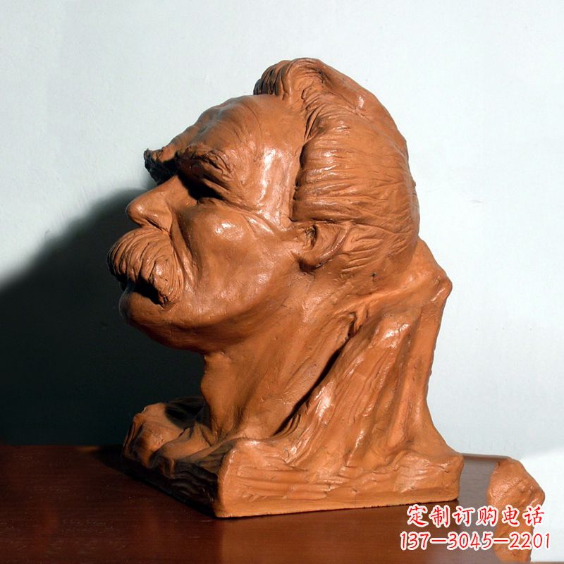 广西以尼采为原型的雕塑头像